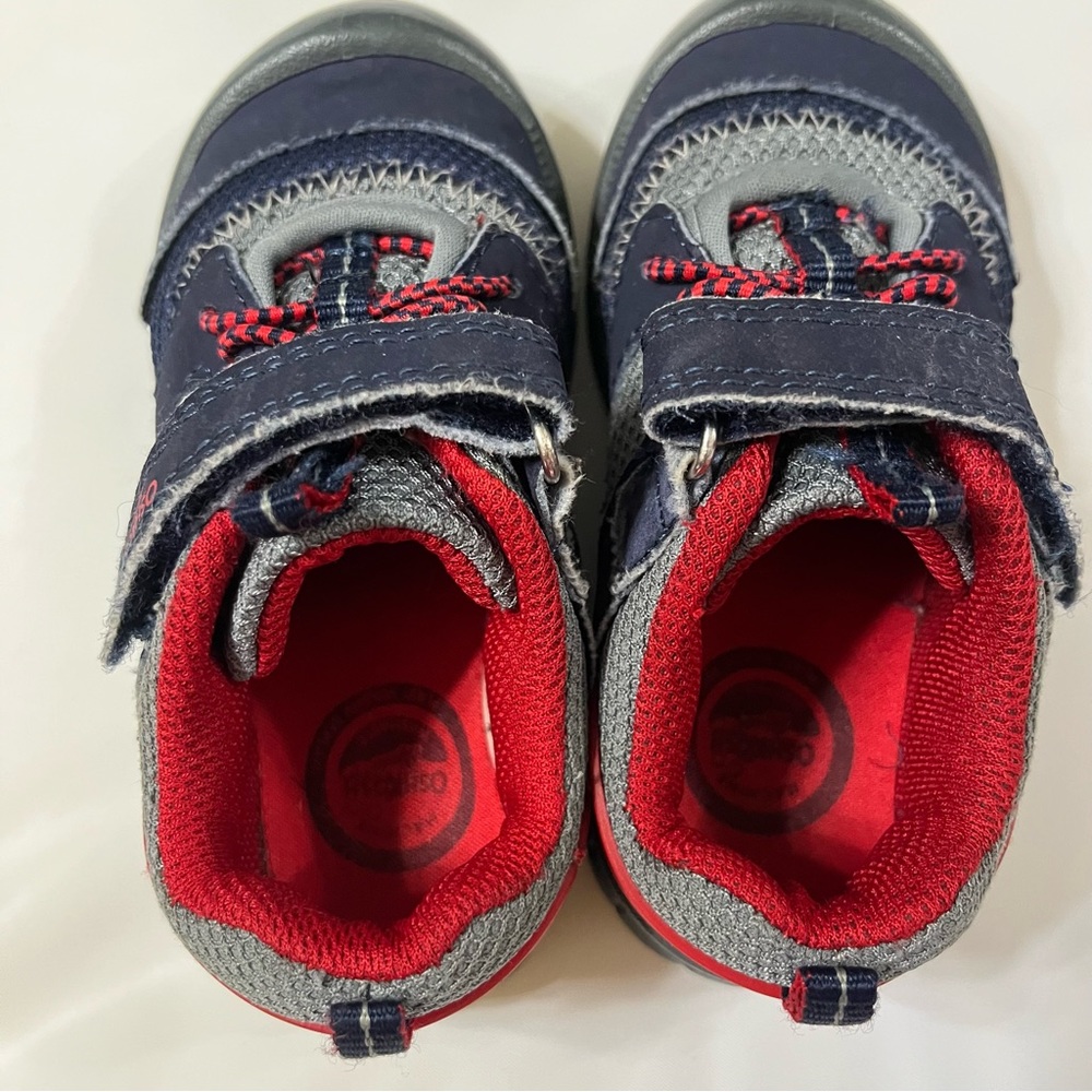 Osh Kosh B’Gosh toddler boys walking shoes sneakers hook and loop close size 7